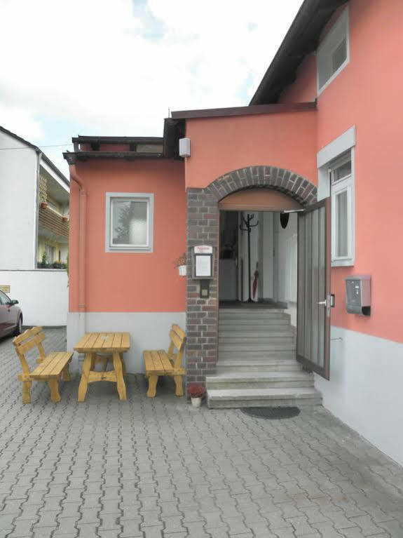 Pension Holzgarten レーゲンスブルク エクステリア 写真