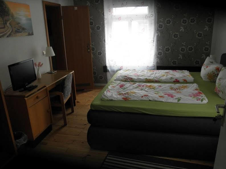 Pension Holzgarten レーゲンスブルク エクステリア 写真